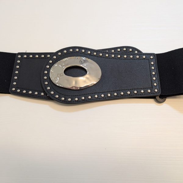 CINTO CON TACHAS Y HEBILLA OVAL